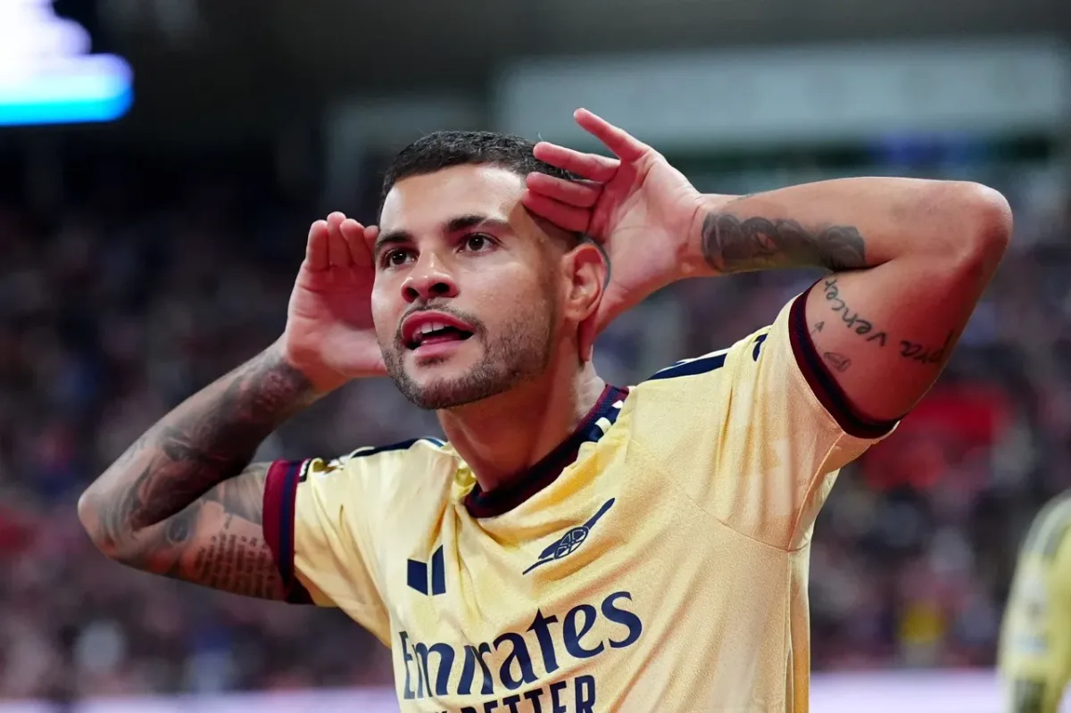 Golaço de Bruno Guimares e Raya decisivo aceleram um Arsenal que de novo pareceu lento