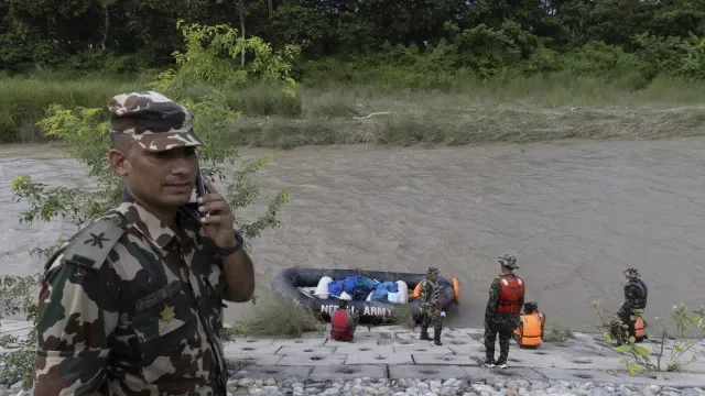 Nepal: Balanço sobe para mais de 950 mortos com quase 4.500 desaparecidos