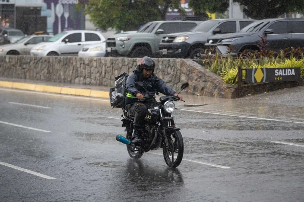 Inameh pronostica lluvias moderadas a fuertes esta semana por llegada de 2 ondas tropicales