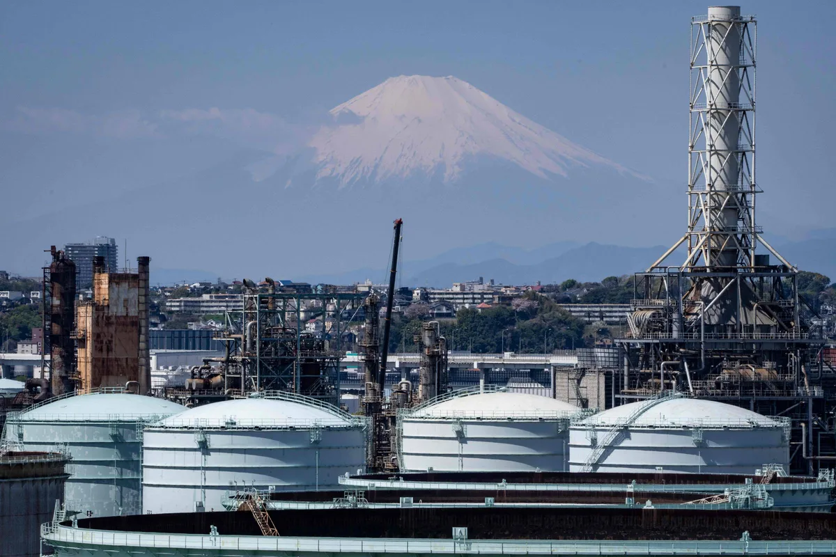 Países do Oriente Médio buscam ampliar estoques de petróleo no exterior com prolongamento da guerra