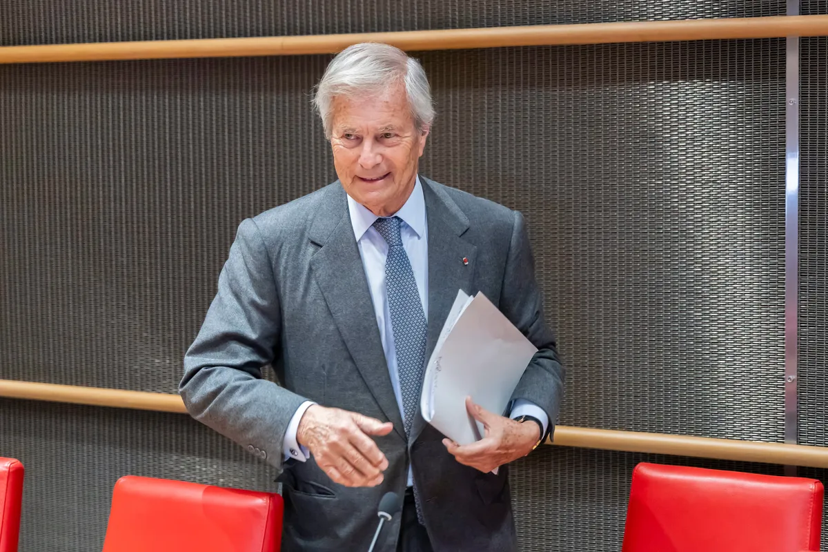 "La droite de Dieu", le livre pour comprendre ce qui fait courir Vincent Bolloré
