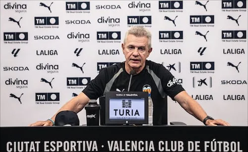 Javier Aguirre acepta que tiene "presión por ganar" con Valencia; necesita la victoria "sea como sea"