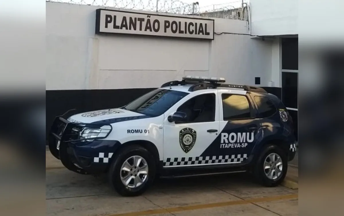 Polícia prende homem e apreende adolescente durante operação contra tráfico de drogas em Itapeva