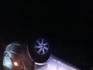 Le jeune automobiliste veut éviter un sanglier : sa voiture fait plusieurs tonneaux et finit au fossé près de Niort