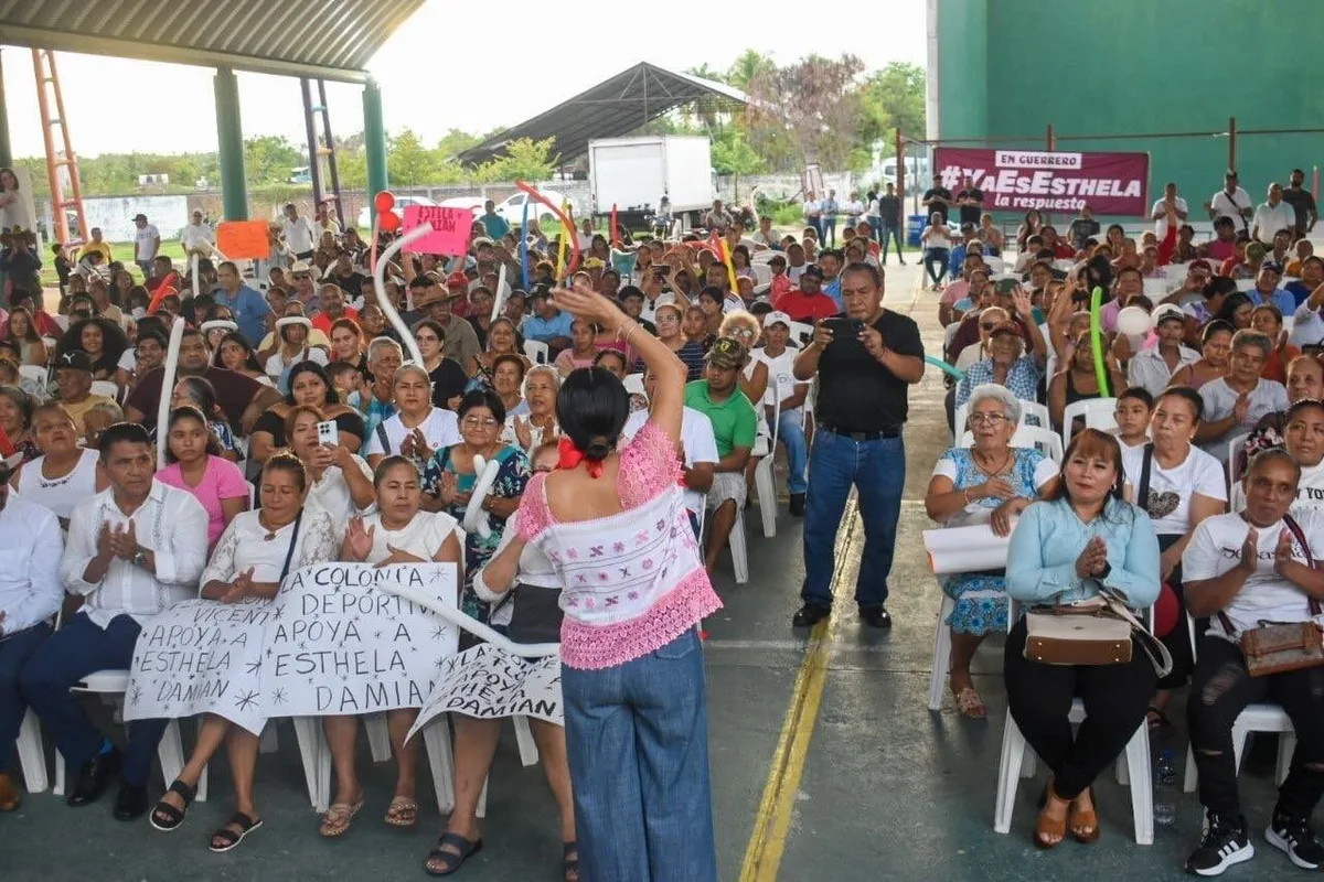 Miles refrendan apoyo a Esthela Damián en Petatlán, Guerrero