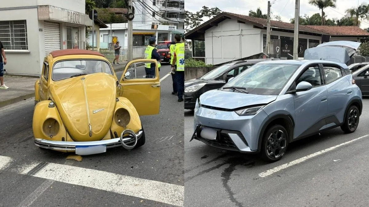Acidente entre Fusca e BYD deixa homem ferido e trava trânsito em Blumenau