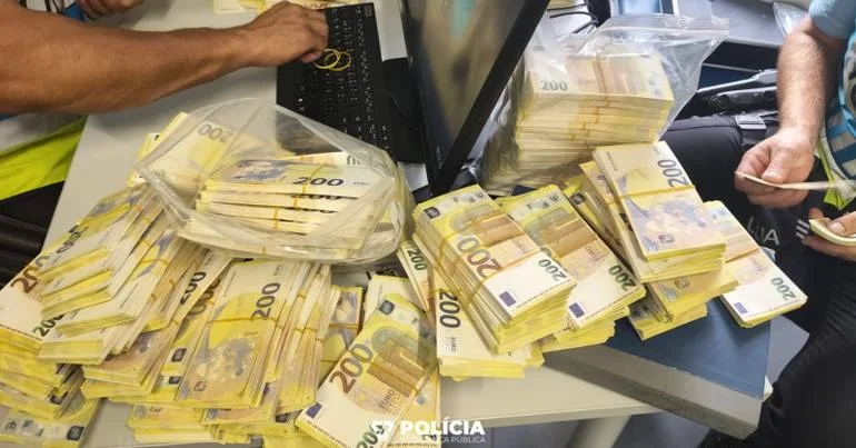 Porto. Encontrada mala com 1,4 milhões de euros contrafeitos