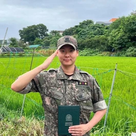 '전역' 장문복, 짧은 머리가 어색…"다시 가수로" 깜짝 컴백 선언