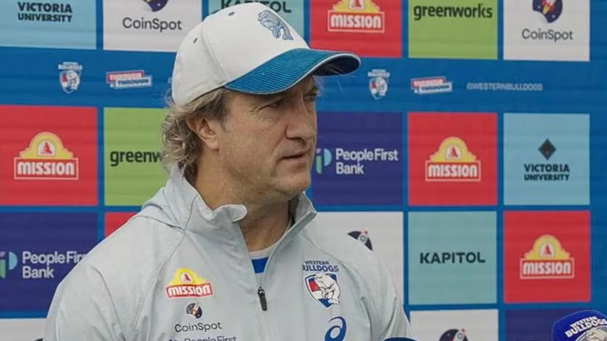 Bulldogs coach Luke Beveridge concerned for young AFL coaches after Alastair Clarkson sacking