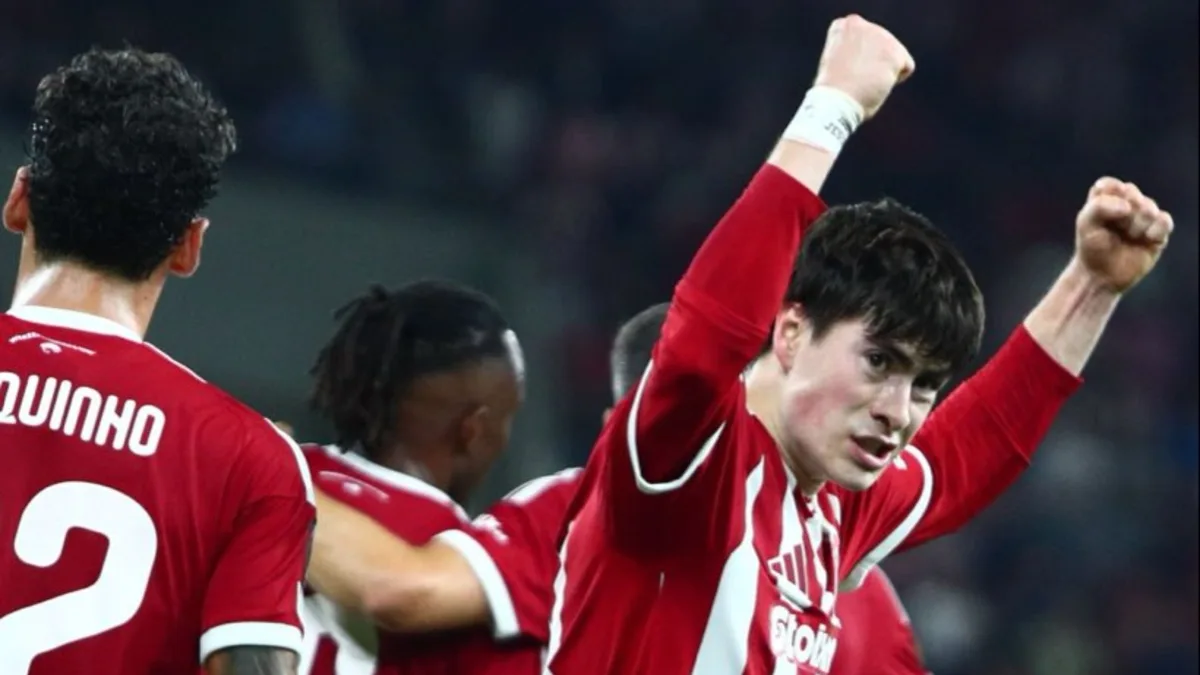 ¡Debut con gol! Armando González anota con Olympiacos en la Europa League