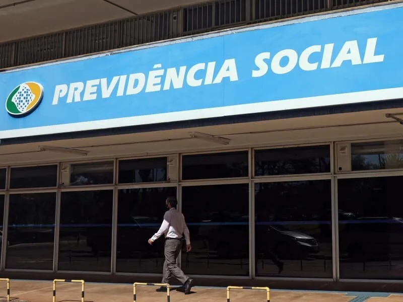 Comissão aprova ampliação de programa para reduzir fila do INSS
