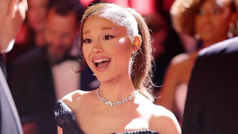 Ariana Grande Breaks Her Historic Tie With Rihanna — While Forming Another