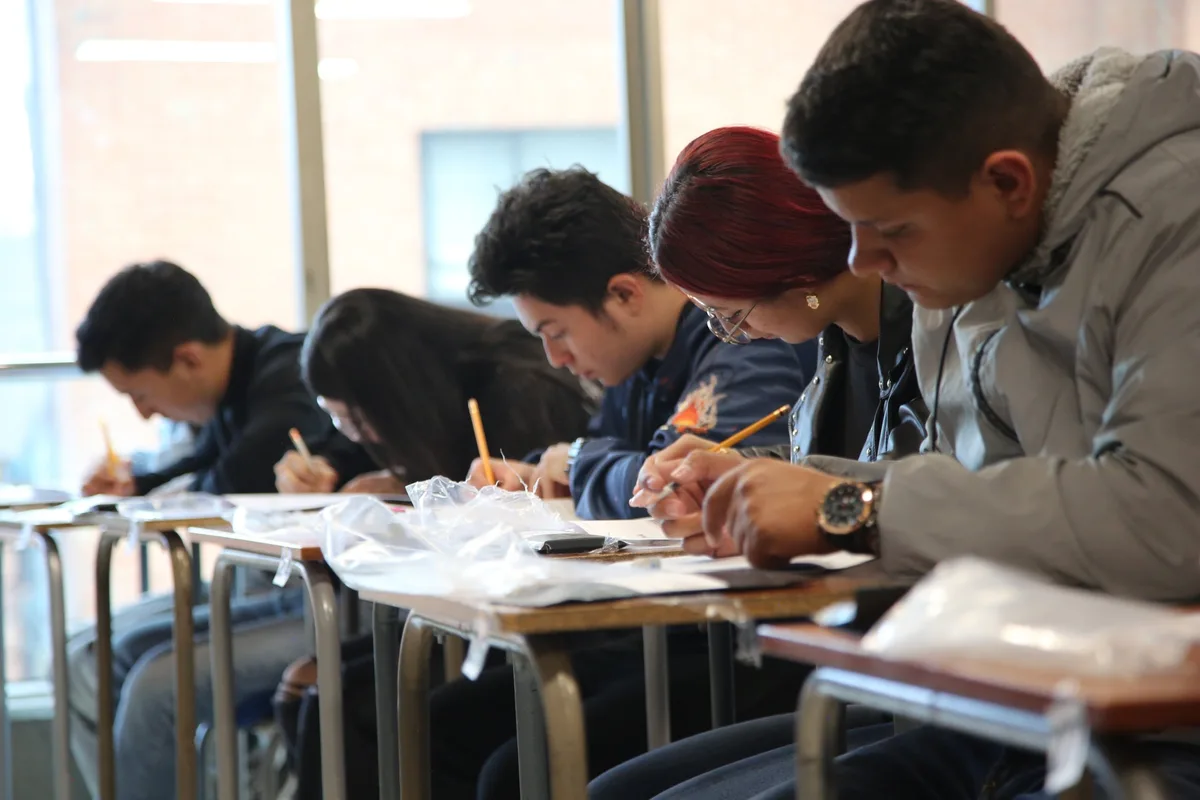 Educación sería obligatoria en Colombia hasta los 17 años, incluyendo los grados 10° y 11°: esto dice el proyecto