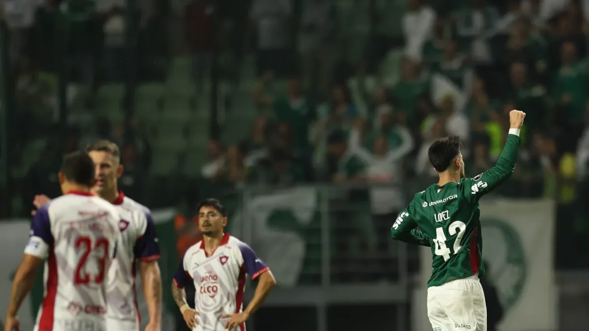 Flaco López aproveita a chance e marca para o Palmeiras na Libertadores