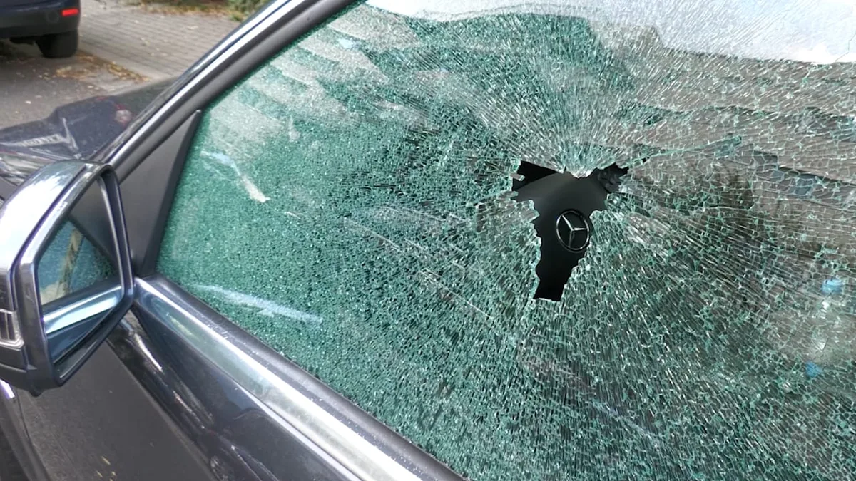40 Fahrzeuge beschädigt - Auto-Vandalen ziehen durch Dresden