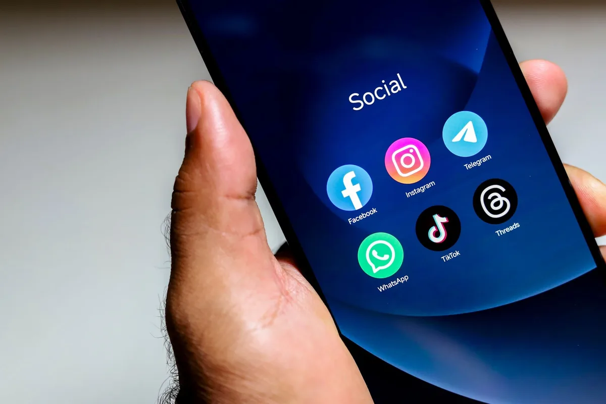 Meta anuncia novas proteções para adolescentes e 'cobra' YouTube e TikTok