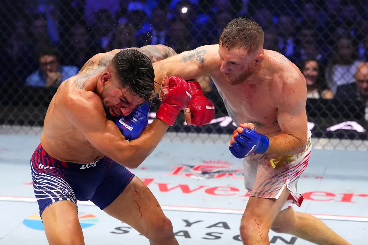 Ilia Topuria anuncia retorno e acusa Gaethje: “Verifiquem as luvas"