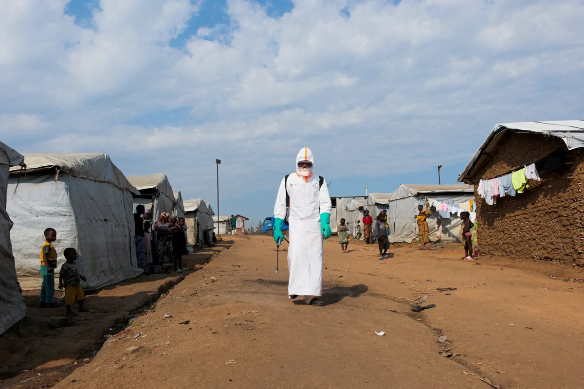 Canada extends Ebola travel restrictions for another 30 days