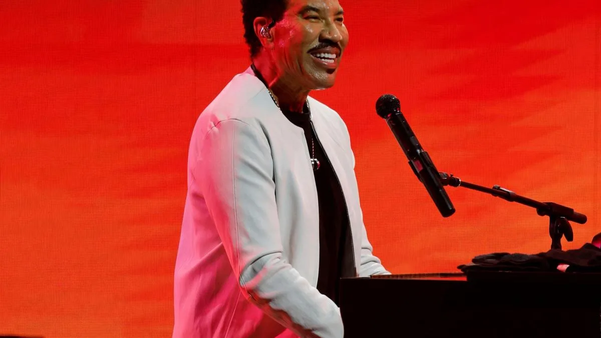 Lionel Richie 'hospitalised in the ICU' after concert