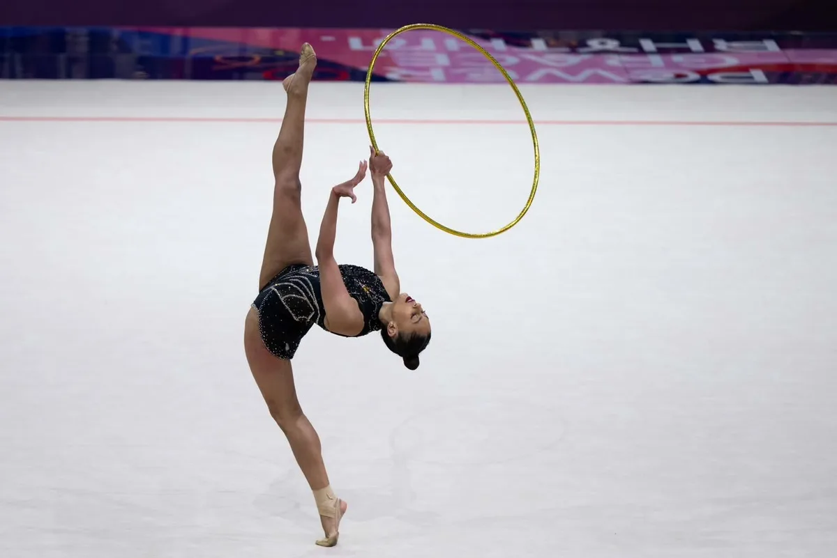 Barbara Domingos se classifica à final do individual geral no Mundial de Ginástica Rítmica