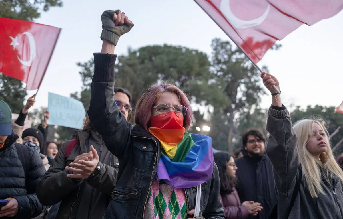 Turquie : Des descentes de la police contre des lieux et associations LGBT+ au nom de la famille dite « traditionnelle »