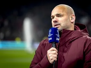 Une légende des Pays-Bas met ses trophées aux enchères…. Une relique de la Coupe du monde 2010 vendue pour 19 000€