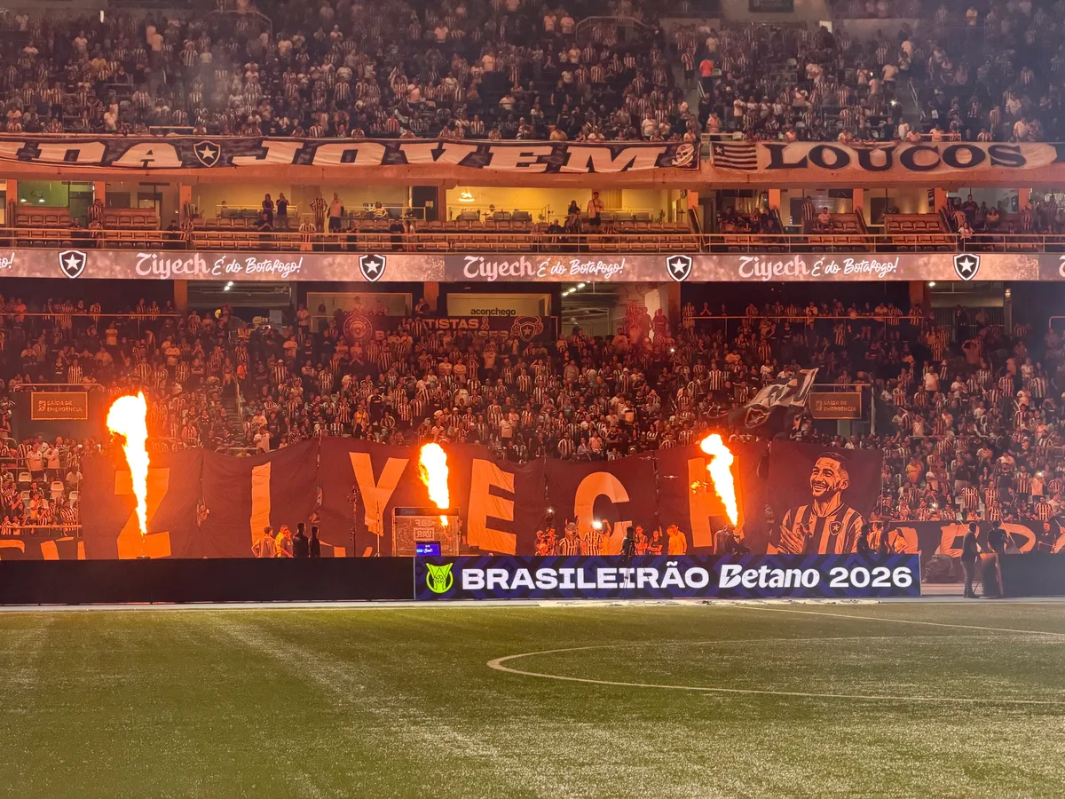 Principal reforço da janela, Ziyech é apresentado à torcida do Botafogo no Nilton Santos