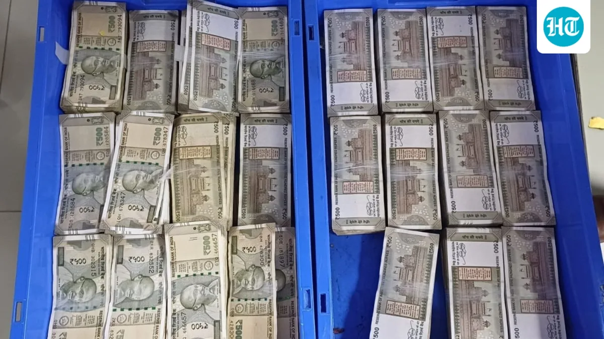 CISF intercepts ₹68.53 lakh unaccounted cash at Delhi Airport, hands Guwahati-bound duo to I-T officials