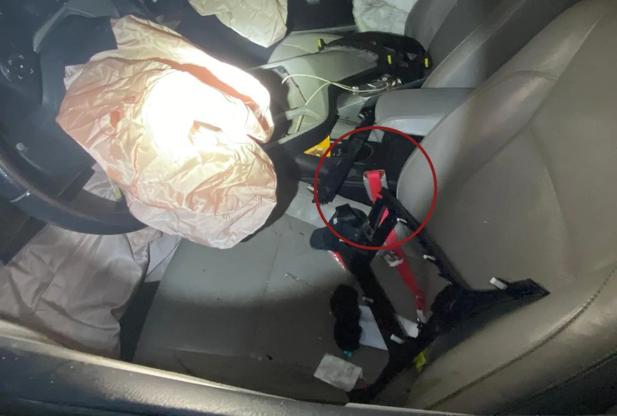 Dispositivo no lugar do cinto de segurança é encontrado pela PRF em carro após motorista capotar, ser ejetada e morrer no Paraná