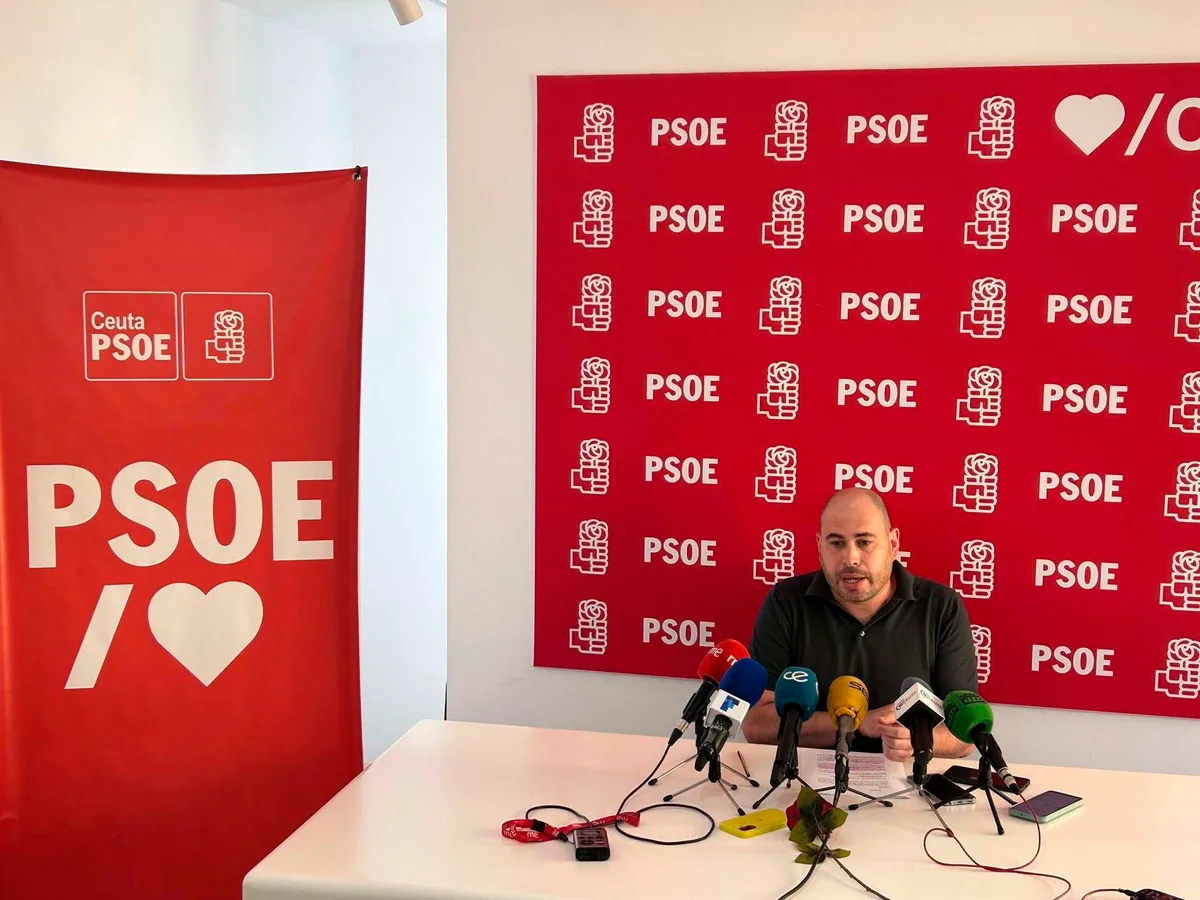 "Le está dando vueltas a dimitir": el delegado del Gobierno en Ceuta se ve acorralado