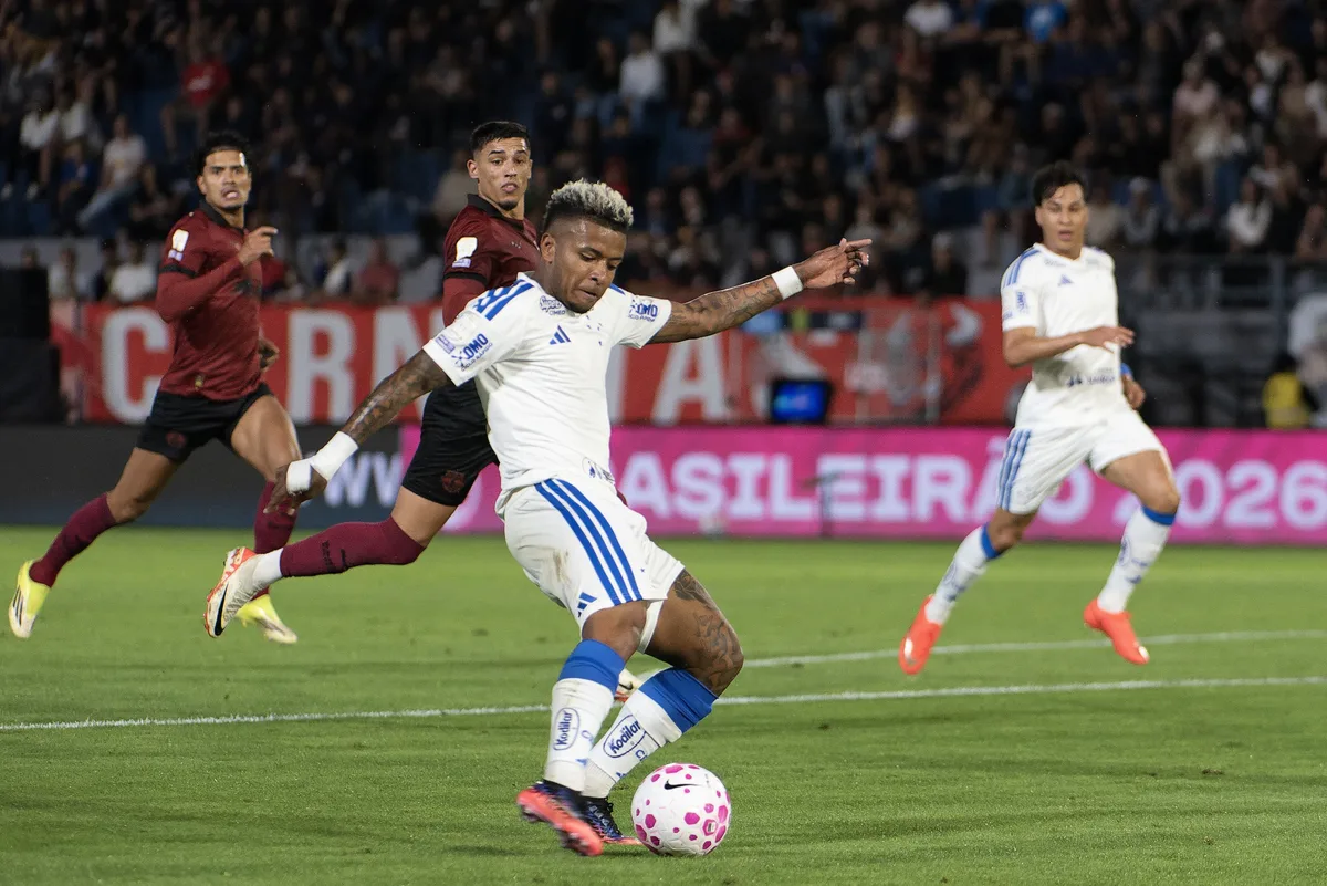 Bragantino x Cruzeiro é o jogo com mais finalizações e chutes a gol no Brasileirão; veja ranking
