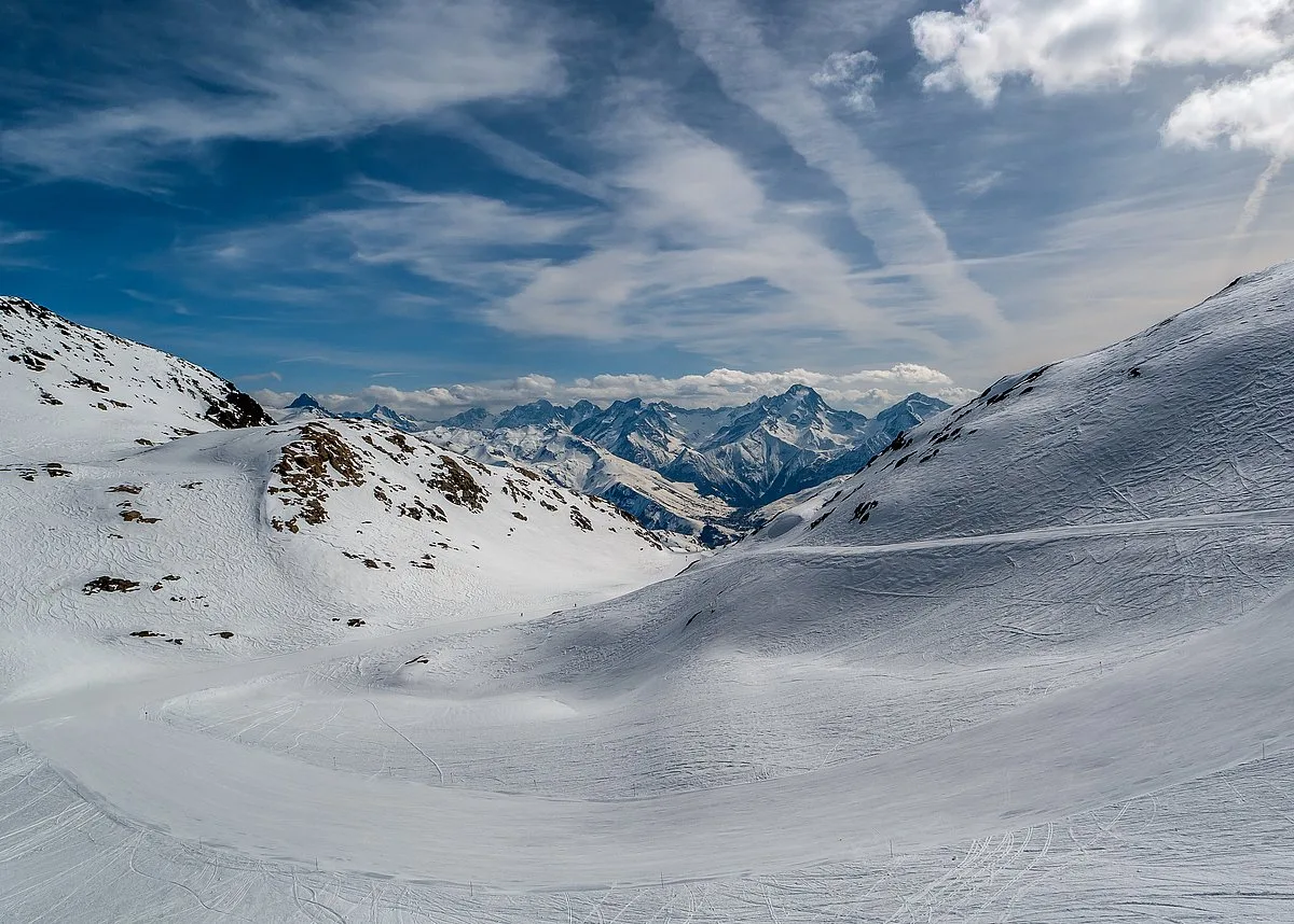 23 feridos em colisão de teleférico com grua nos Alpes franceses