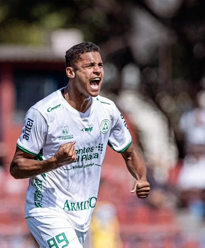 Destaque na Série D, perfil andarilho e ano artilheiro: conheça Alex Bruno, reforço do Vitória