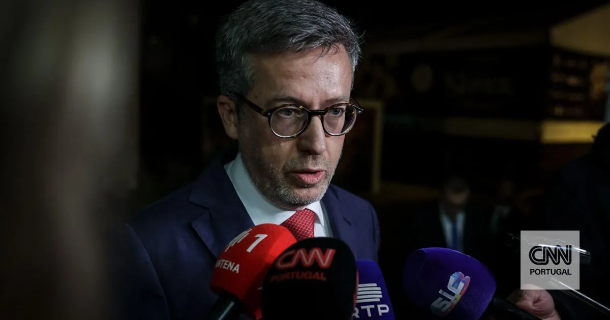 "É um dia para homenagear": Moedas evoca vítimas do elevador da Glória um ano após a tragédia
