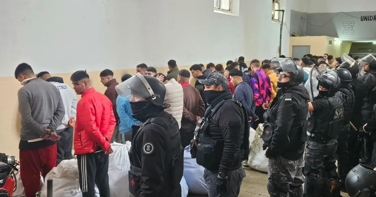 Desalojo de la cárcel de Devoto: en dos días trasladaron al 40% de los presos al nuevo penal de Marcos Paz