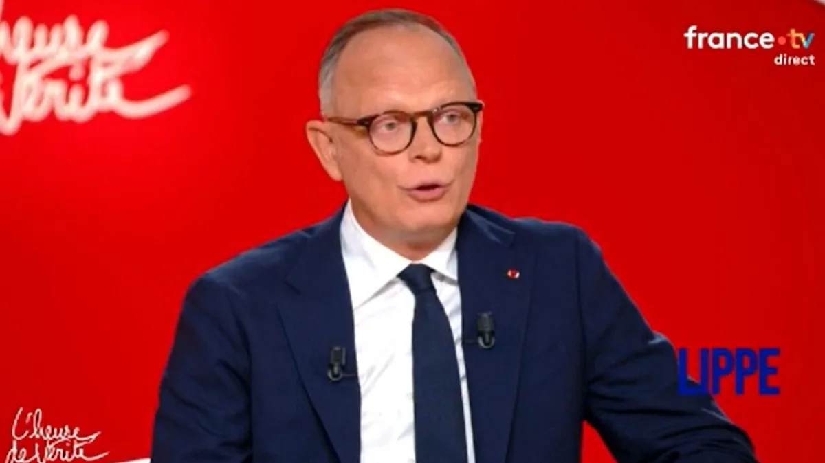 Présidentielle 2027 : Edouard Philippe défend une "allocation familiale unique", de 350 euros par mois dès le premier enfant, dans "L'Heure de vérité", suivez l'émission avec nous