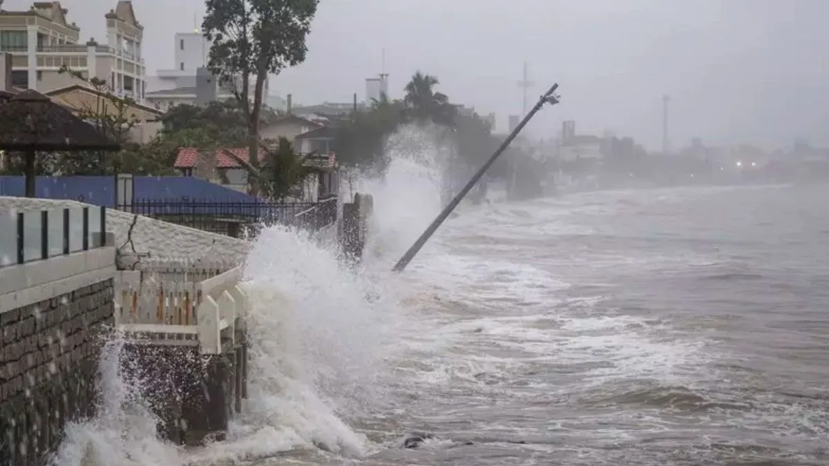 Mar agitado, maré alta e ventania deixam litoral de SC em alerta para ondas de até 3 metros durante passagem de ciclone extratropical