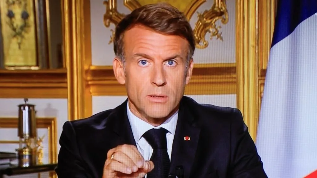 «Honte et colère»: après les violences du 17 octobre en France, Macron promet fermeté et dialogue