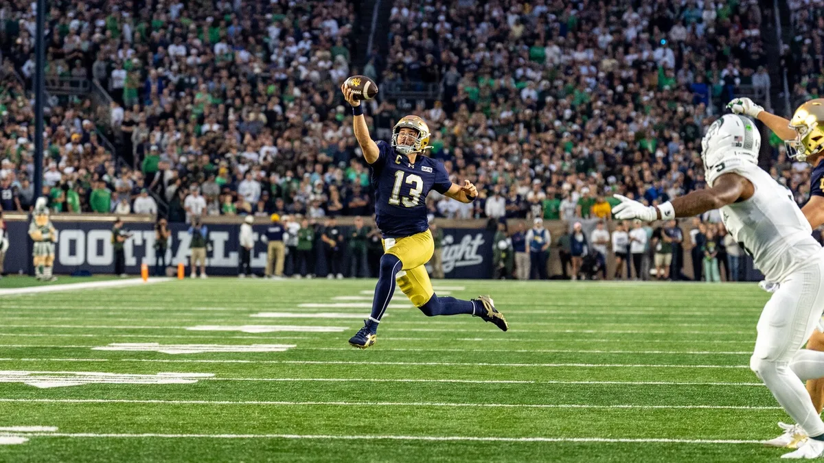 No. 3 Notre Dame takes command in second half to beat Michigan State 27-10