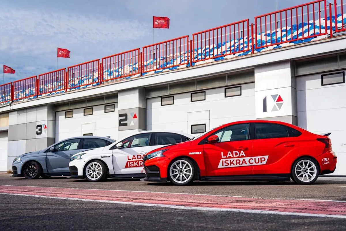АвтоВАЗ показал гоночную Lada Iskra на 259 л.с.