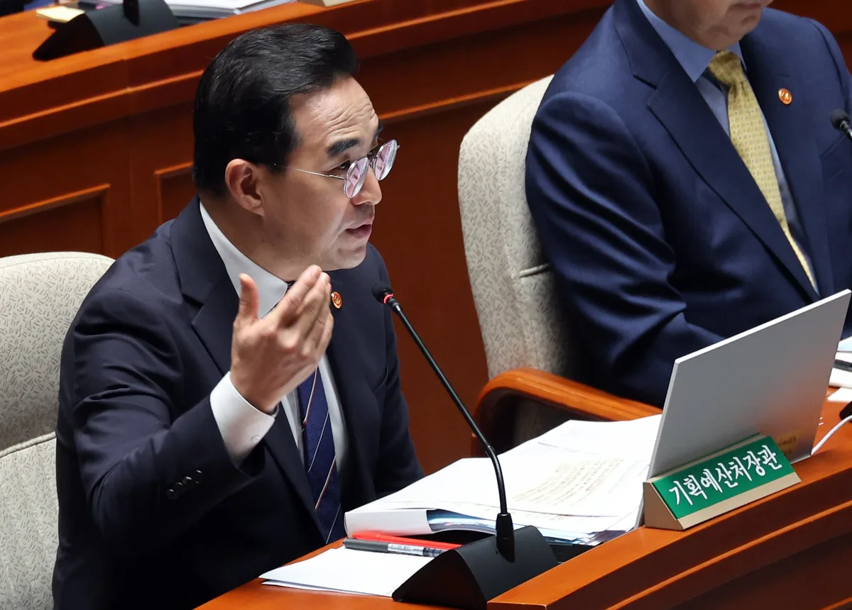 유시민 “李, 오만한 권력자” 비판에 박홍근 “함께 판 우물에 침 뱉지 마라”