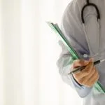 Avaliar a formação médica é prerrogativa do MEC