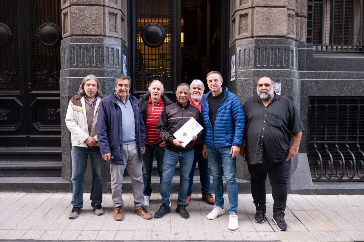 La CGT protestó por el endeudamiento familiar y le exigió tres medidas a Caputo
