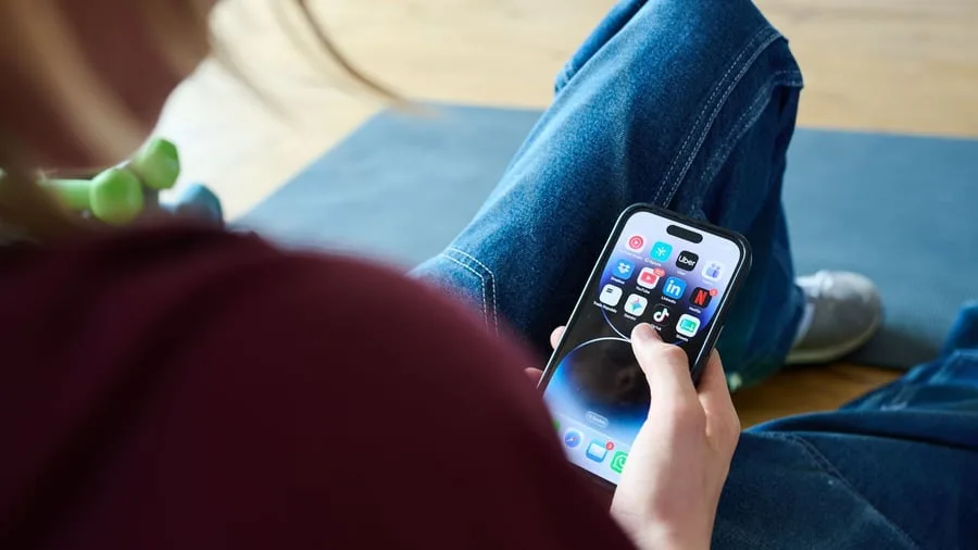 Faszination und Last: Umfrage: Hälfte der Teenager für Social-Media-Altersgrenzen