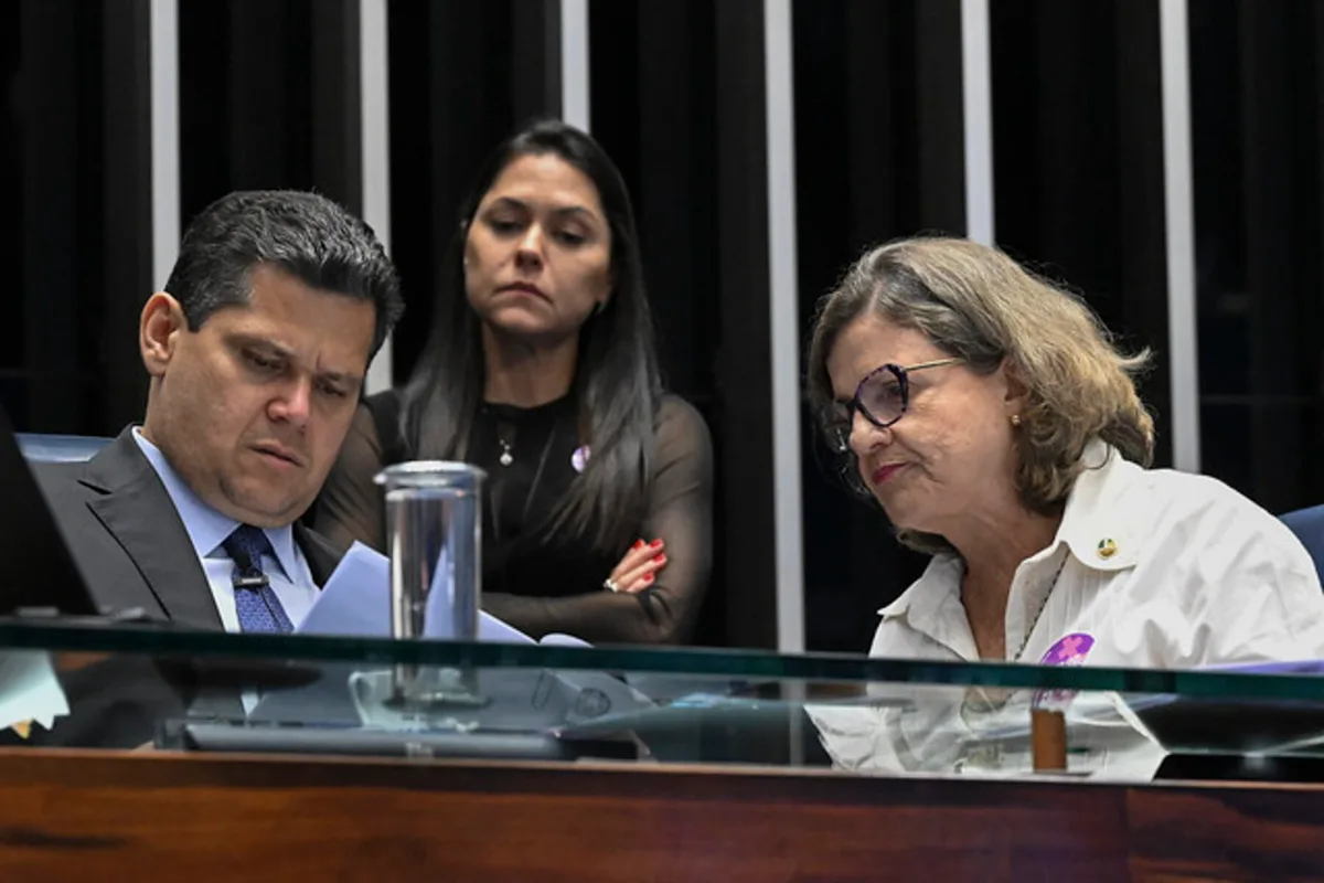 Líder do governo celebra avanço da PEC da 6×1: “O diálogo produz resultados”