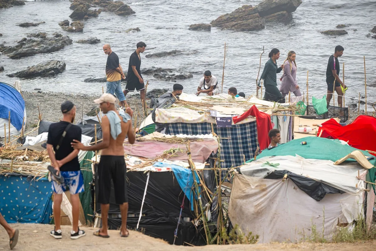 Devolvieron a Marruecos a 21 migrantes que atacaron con piedras a una patrulla militar en Ceuta
