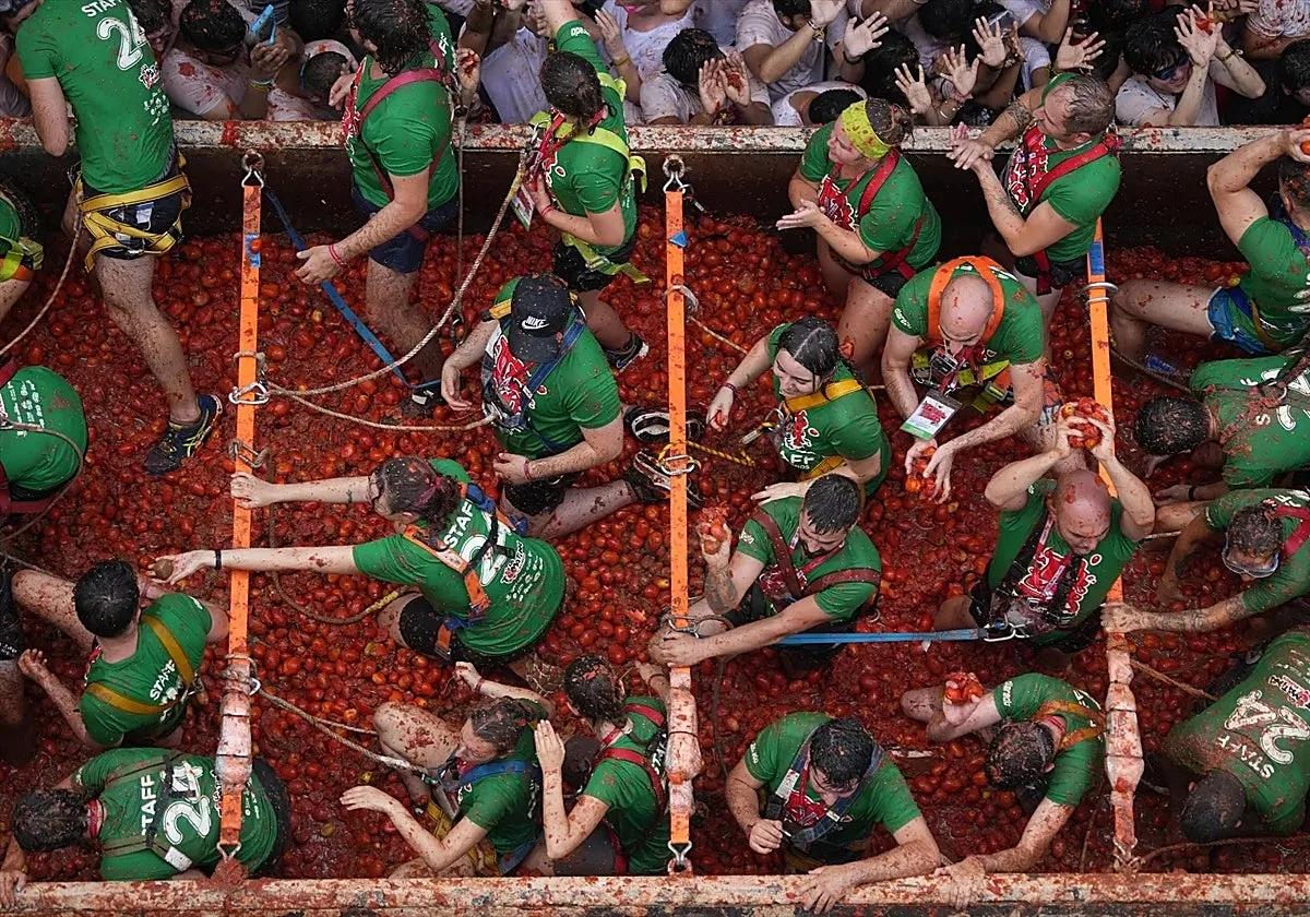 Horario y dónde ver en directo por televisión la Tomatina de Buñol 2026
