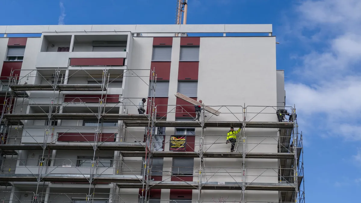 "La crise donne des arguments pour faire accepter les travaux": la canicule a remis sur la table la question du confort d'été mais les rénovations devront attendre plusieurs années dans les copropriétés
