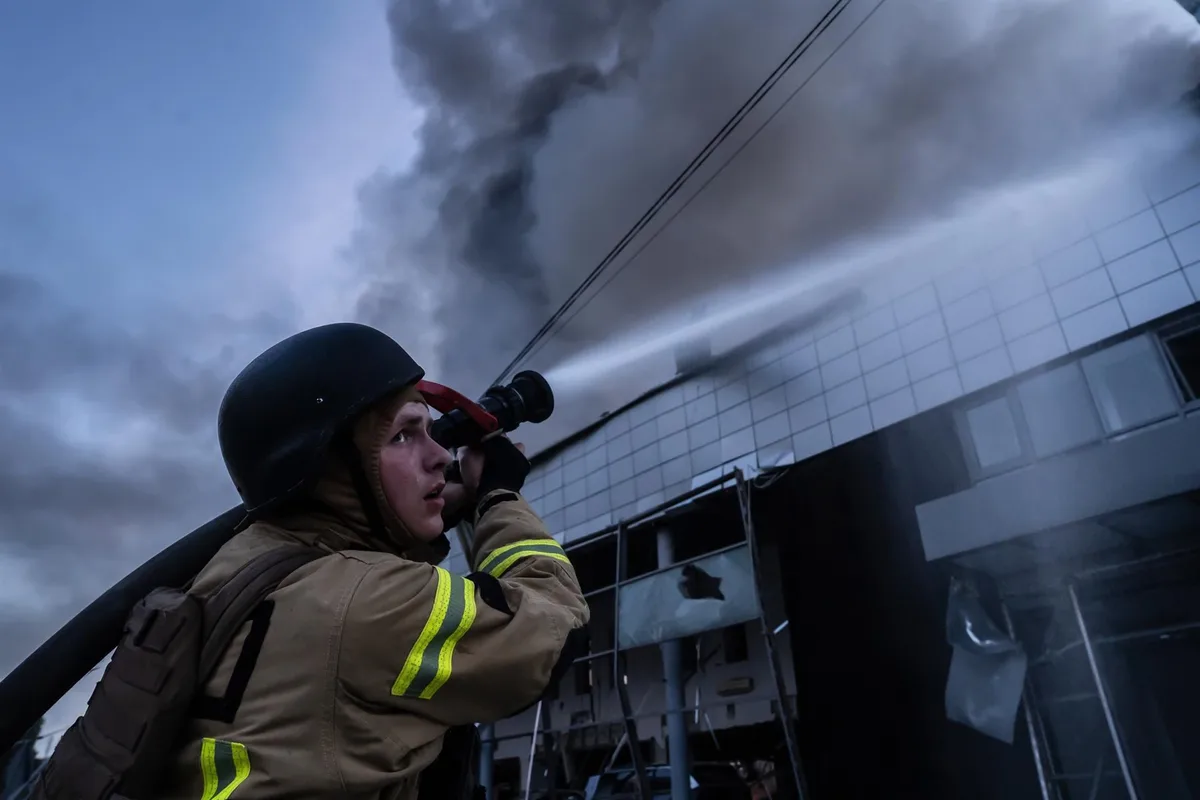 Al menos cuatro muertos y cinco heridos en un ataque de Rusia contra un minibús en Jersón, en el sur de Ucrania