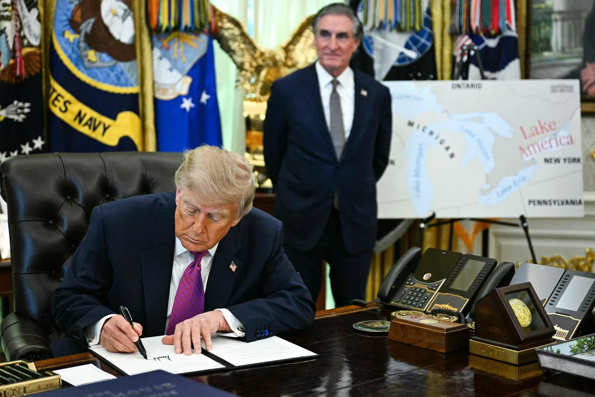 Ivre de colère contre le Canada, Trump signe un décret pour changer le nom du lac Ontario en lac « d’Amérique »